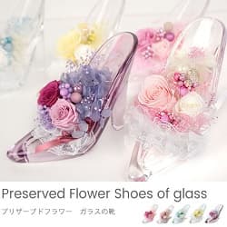 Preserved flower shoes of glass