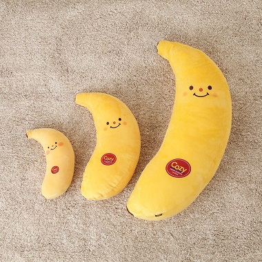 大中小3つの黄色いバナナ抱き枕
