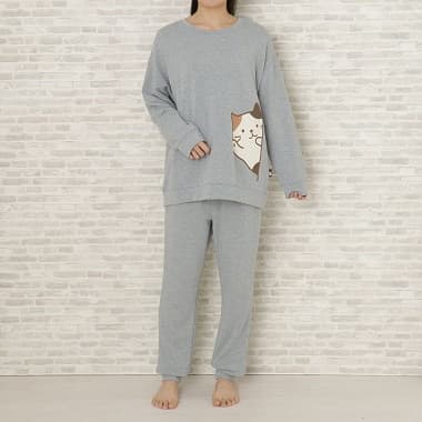 FukuFukuNyankoのびにゃんパジャマ ミケデザインを着たイメージ