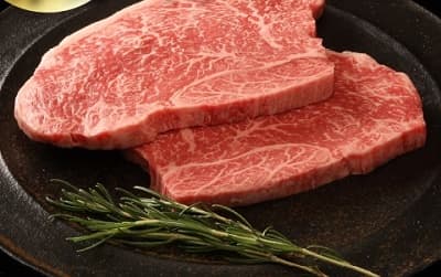厚さ2ｃｍ程の美味しそうな神戸牛赤身ステーキ肉150ｇ 2枚