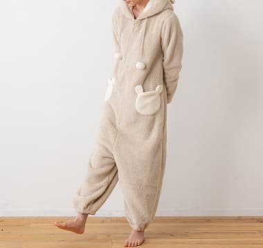 HOMY ANIMALS 着ぐるみパジャマ（クマ）ベージュを着たイメージ